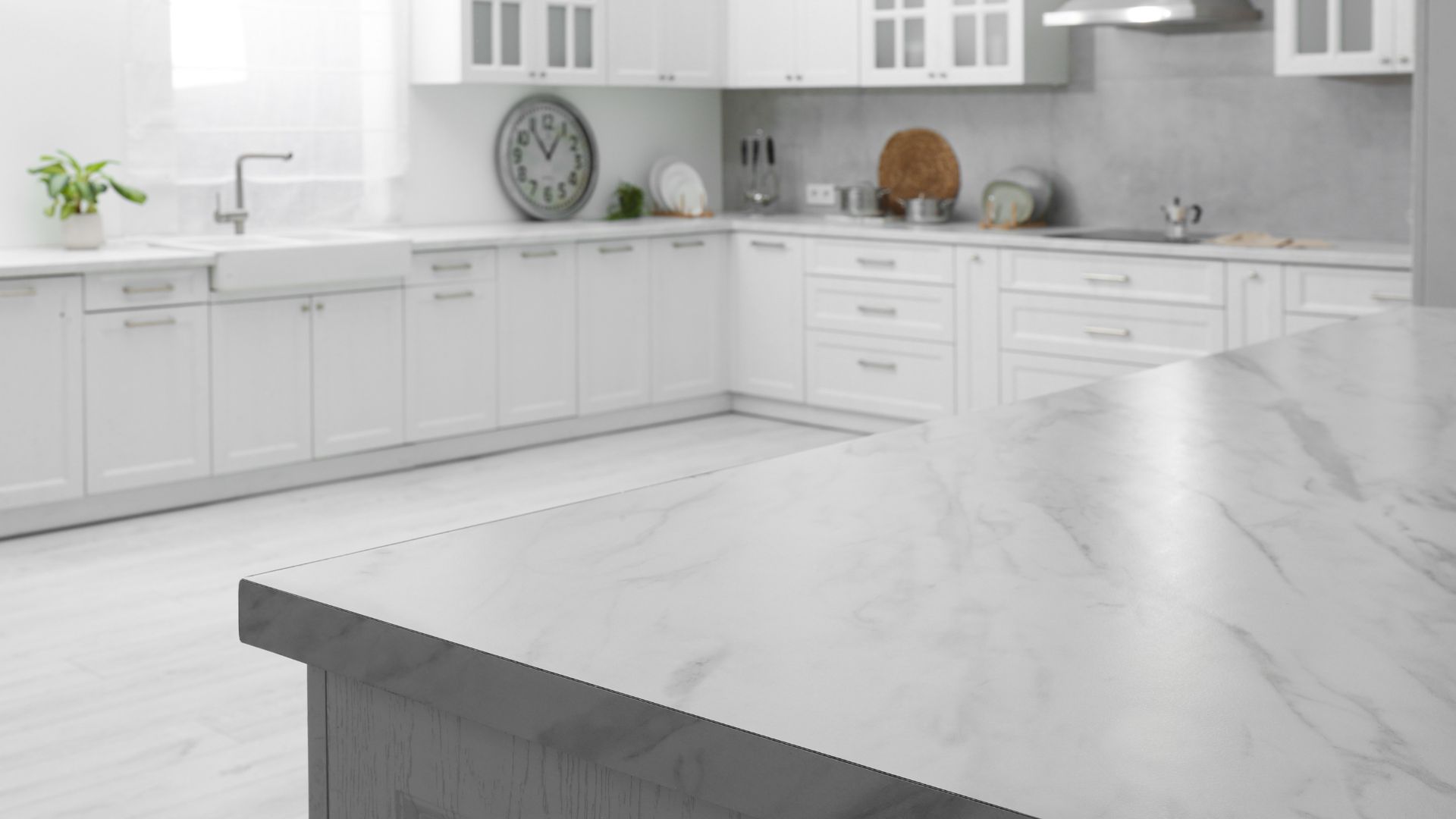 Kitchen remodeling contractor providing custom backsplash designs and contemporary kitchen layouts